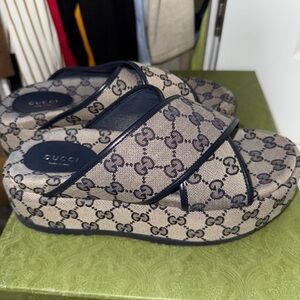 Women Gucci platform sandal blue/grey canvas
